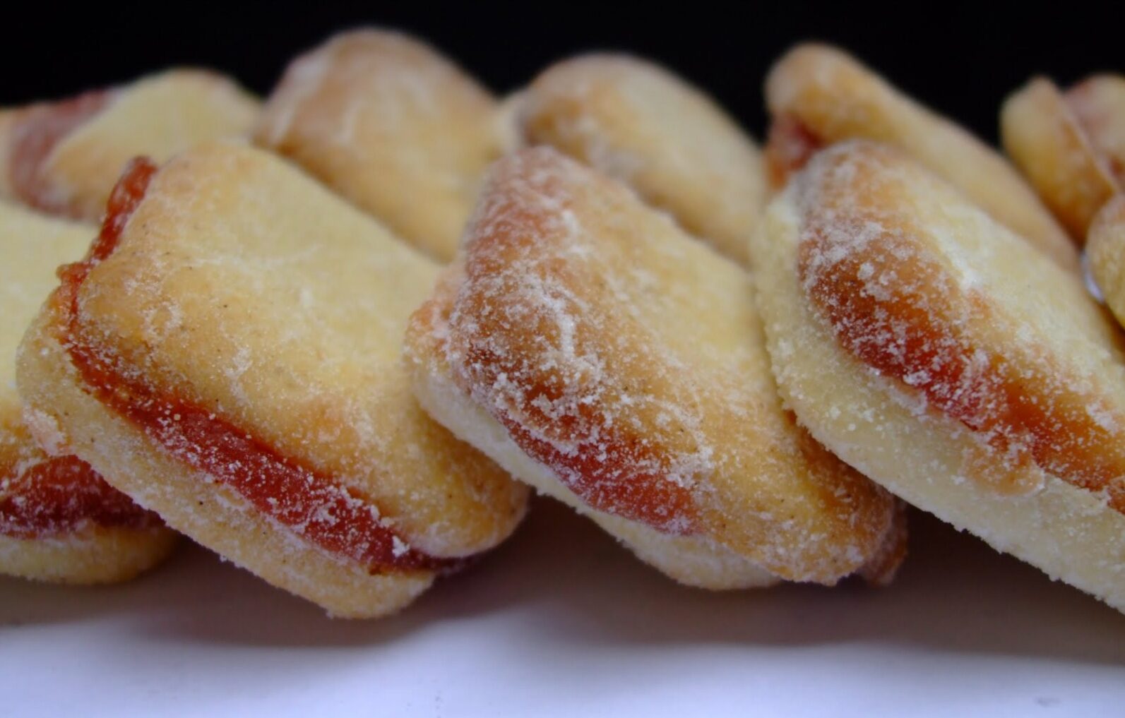 Bolachinhas Recheadas de Goiabada